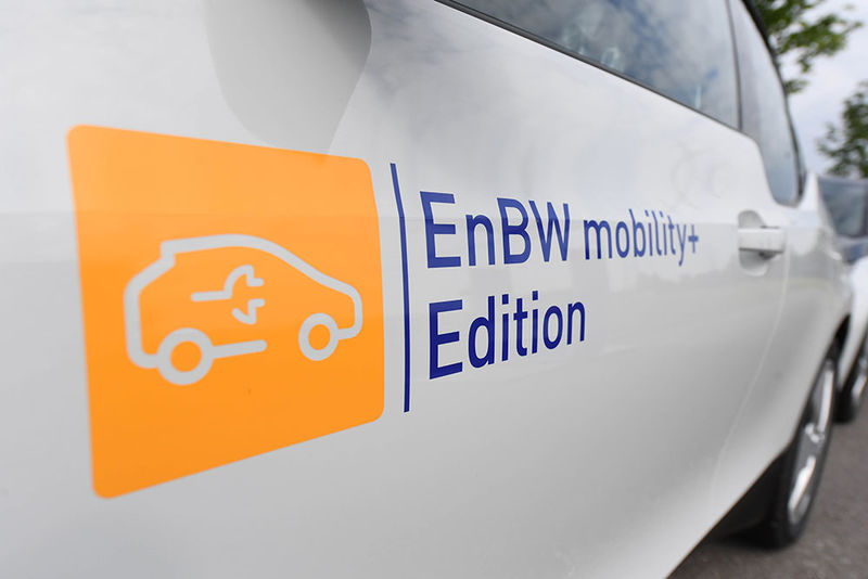 Enbw Logo und Beschriftung eines BMW-i3.